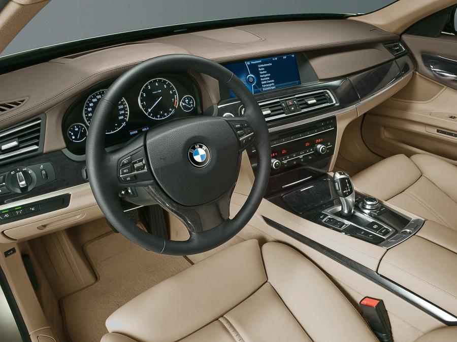  BMW 750Li 2008 года  (фото 16 из 16)